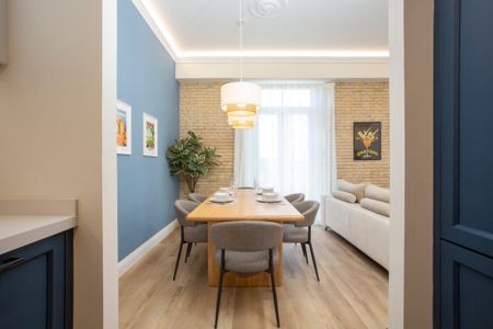 Elegante apartamento de 3 dormitorios con confort moderno y carácter original en Ruzafa - Photo 4