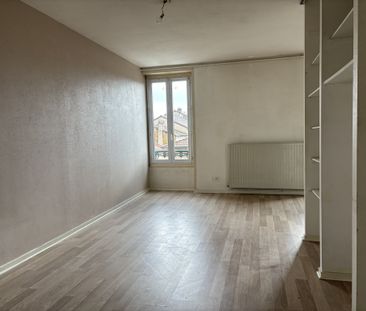 Location Appartement 3 pièces 83m² CHARLIEU 42190 - Photo 4