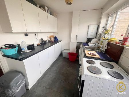 4 bedroom terraced house to rent - Photo 4