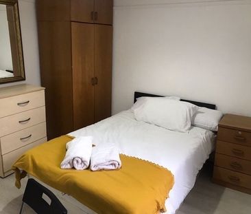 Room in a Shared House, Finchley Road, NW11 - Photo 3
