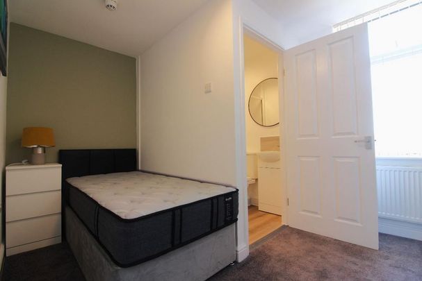 1 bedroom in a house share to rent - Photo 1