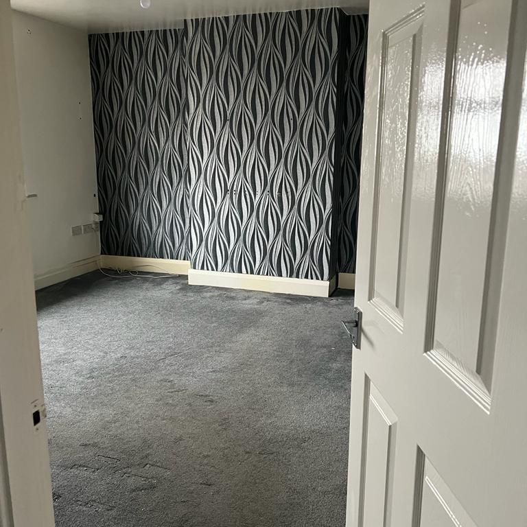 3 bedroom flat to rent - Photo 1