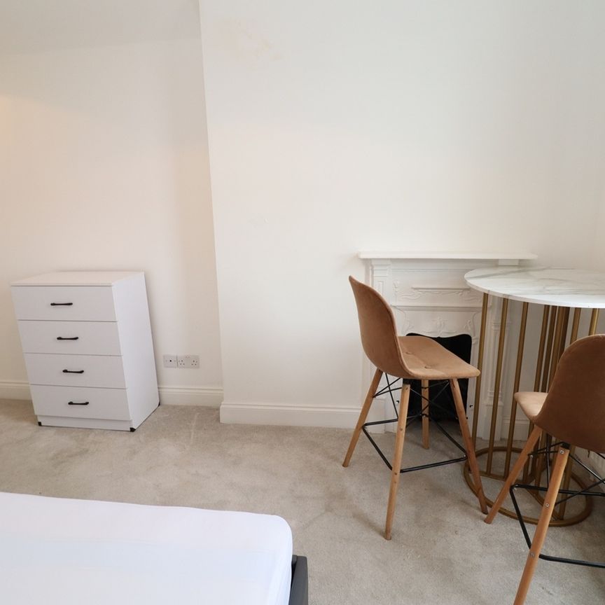 Room in a Shared House, Melrose Avenue, NW2 - Photo 1