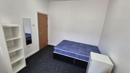 4 bedroom terraced house to rent - Photo 5