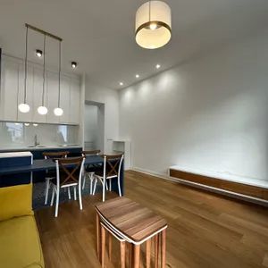 MÖBLIERTE 2,5 ZIMMER MIETWOHNUNG MIT 2 BEDEZIMMER IM 6. BEZIRK IN SEHR GUTER LAGE - Photo 2