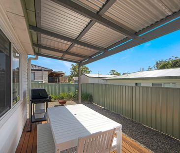 CUTE AS A BUTTON! - Photo 3