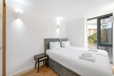 St Georges Apartments, Brentford, TW8 flat to rent - Photo 4