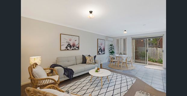 Charming Townhouse Living in the Heart of East Gosford - Photo 1