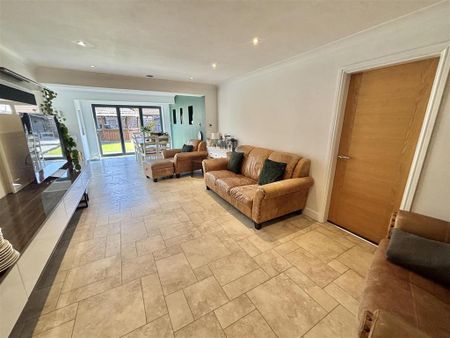 5 bedroom detached house to rent - Photo 5