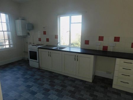 3 bedroom flat to rent - Photo 4