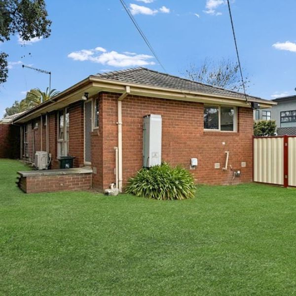 1/3 Deschamp Crescent Rowville VIC - Photo 1