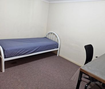 ROOM FOR RENT - Photo 5