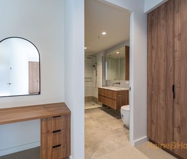 Luxury Living, House-Sized Proportions & Private Lift Access - Photo 4