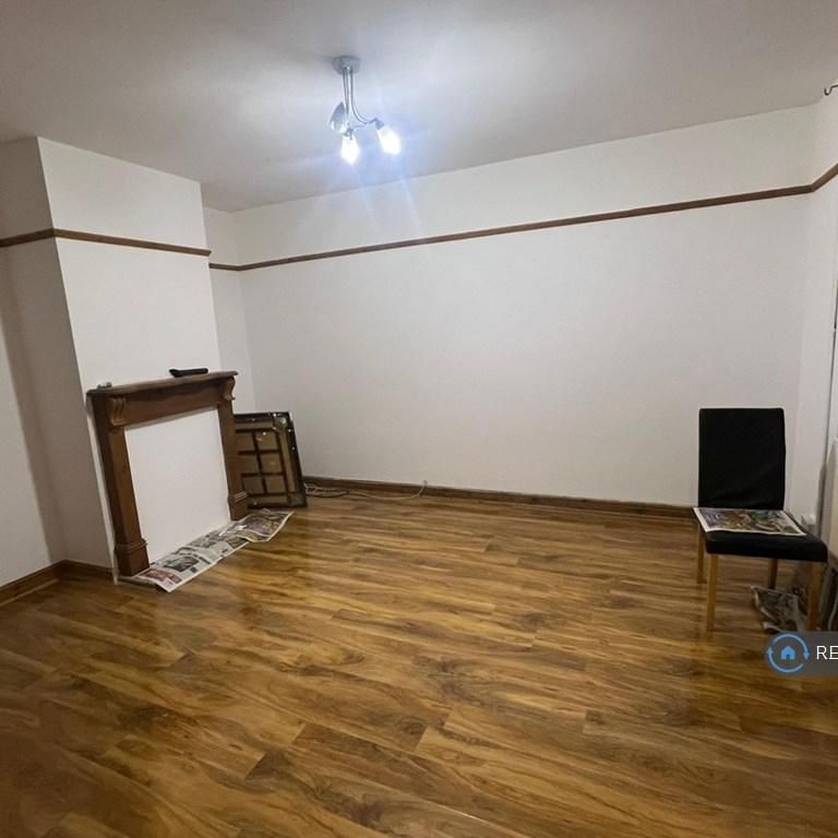 3 bedroom end of terrace house to rent - Photo 1