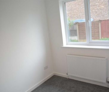 3 bedroom detached bungalow to rent - Photo 3