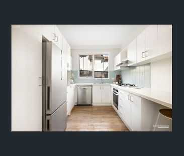 Private Courtyard Living in a Prime Glen Iris Setting - Photo 5