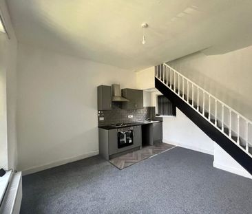 Surrey Street, Batley, West Yorkshire, WF17 - Photo 4