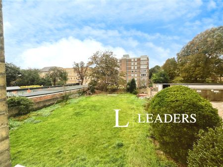 studio to rent The Drive, Hove, East Sussex, BN3 - Photo 3