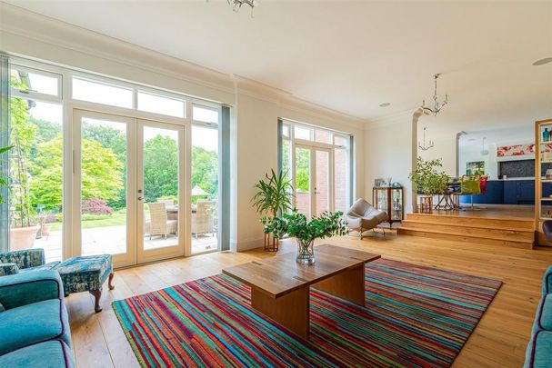 5 bedroom detached house to rent - Photo 1