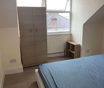 Friern Barnet Road, London, N11 - Photo 4