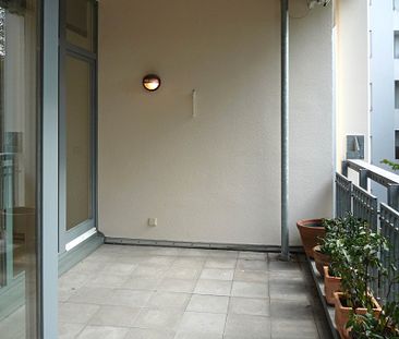 Außergewöhnliche 2 Zimmerwohnung mit großer Loggia in Düsseldorf-Unterbilk! - Photo 1