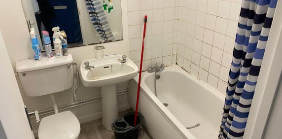 Uxbridge Road, Uxbridge, UB10 0NS - Photo 2