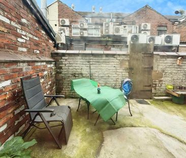 4 bedroom terraced house to rent - Photo 3