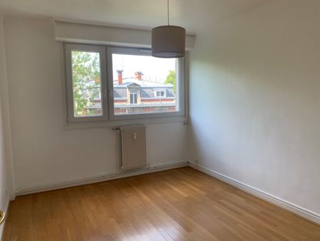 Location Appartement 4 pièces 107m² LILLE 59000 - Photo 4