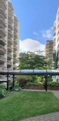 Lumineux et fraîchement rénové, cet 3 1/2 au 8e étage avec balcon / Bright 3½ for Rent — Golden Mile, Montreal (8th Floor, Balcony) - Photo 1