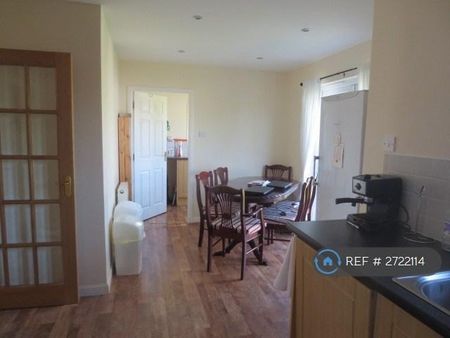 3 bedroom detached house to rent - Photo 2