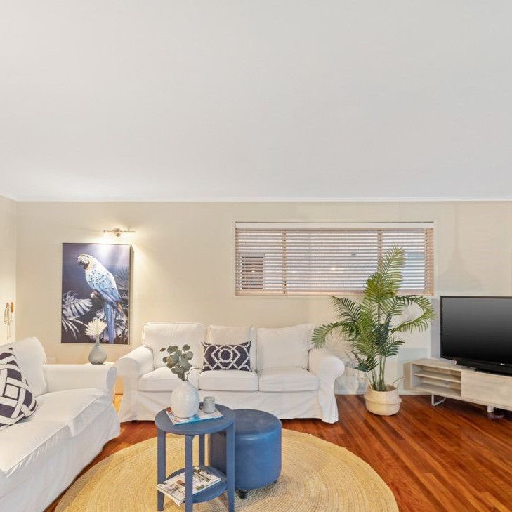 Stunning Family Home With Bay Views! - Photo 1