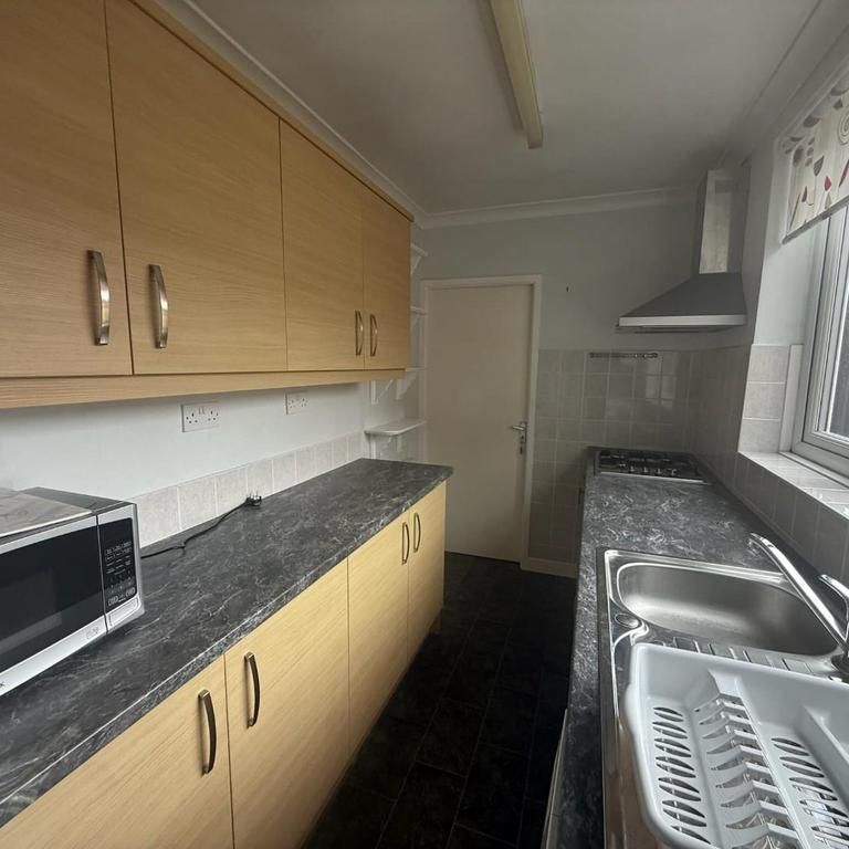 2 bedroom terraced house to rent - Photo 1