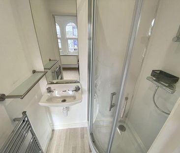 3 bedroom semi-detached house to rent - Photo 6