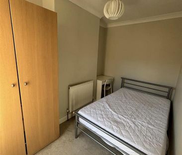 3 bedroom private hall to rent - Photo 1