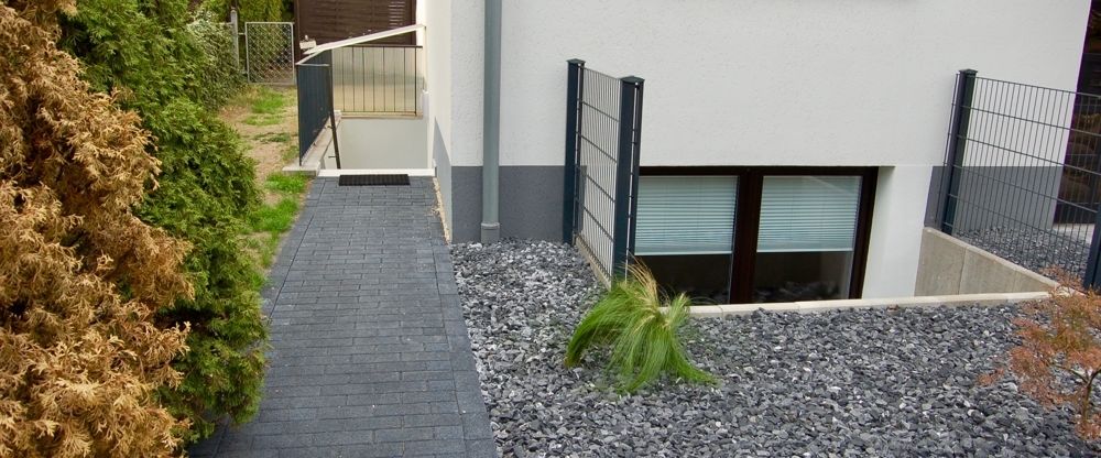 Souterrainwohnung 2,5 Raum mit separatem Eingang u. Einbauküche, Einzugsfertig ! - Foto 1