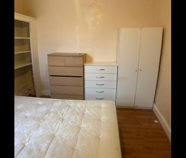 Room in a Shared Flat, High Road, NW10 - Photo 2