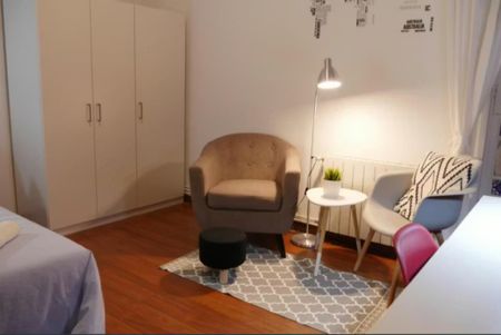 Ronda de Sant Pere, Barcelona, Catalonia 08010 - Foto 3