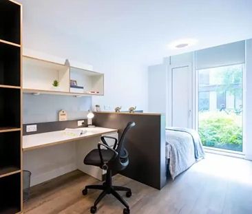 4 Bed Flat - Photo 5