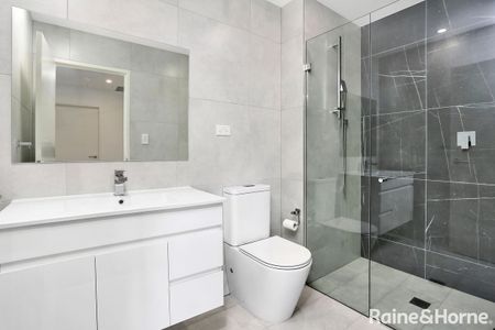 Modern Apartment in The Heart of Schofields - Photo 3