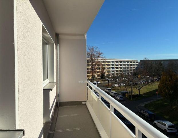 Frisch sanierte Dreiraumwohnung und 2 Monate warmmietfrei!* - Photo 1