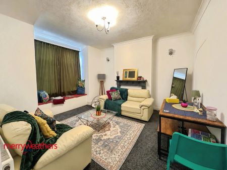 3 bed end of terrace house to rent in Sherwood Crescent, Rotherham - Photo 2