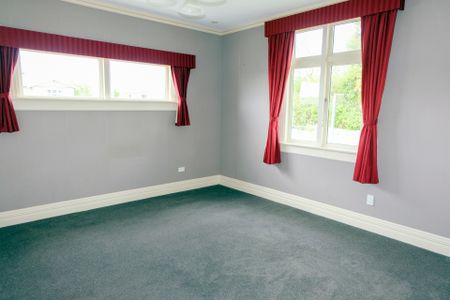 SOUTH HILL FAMILY HOME - Photo 3