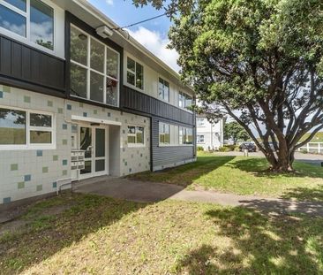 Large Miramar Apartment - Photo 5