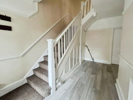 4 bedroom House To Let - Photo 3