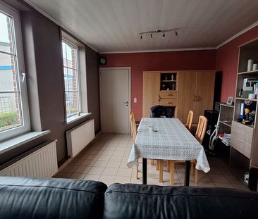Alleenstaande woning met 3 kamers, ruime garage en veranda te Woesten. - Photo 2