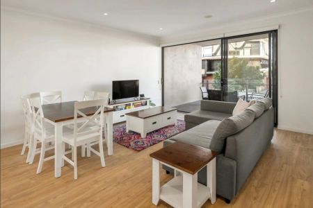 Modern Inner-City Apartment - Photo 2
