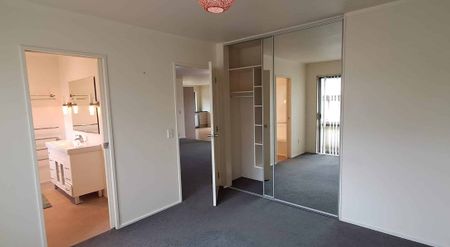 SPACIOUS OPEN LIVING, 3 BDRM, HOME WITH SECURITY - Photo 4