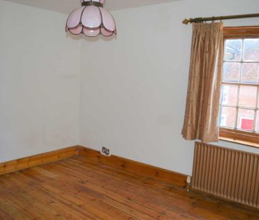 3 bedroom end of terrace house to rent - Photo 2