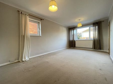 East Avenue, Exeter - Photo 2