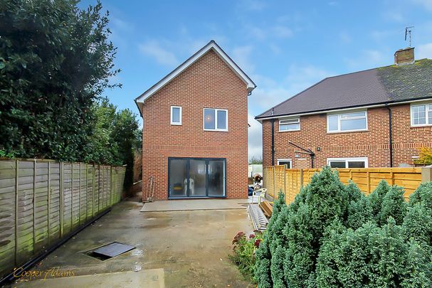 3 bed detached house to rent in Clun Road, Wick, BN17 - Photo 1